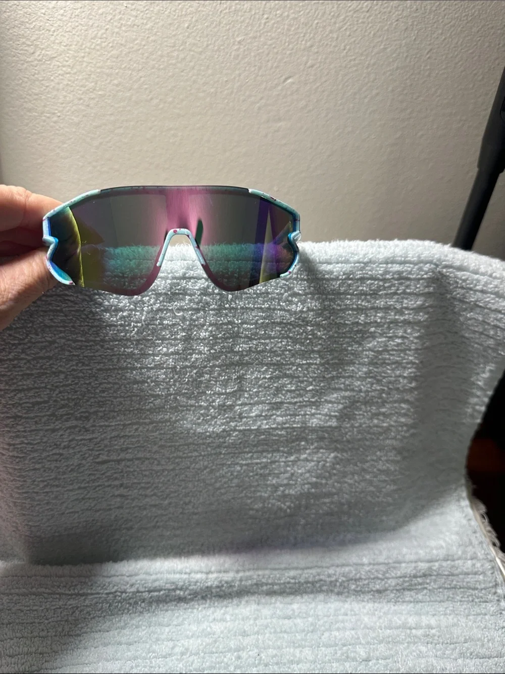 Sporty Blue kids Sunglasses 100 % UVA protection - Iridescent Blue Lens NWT